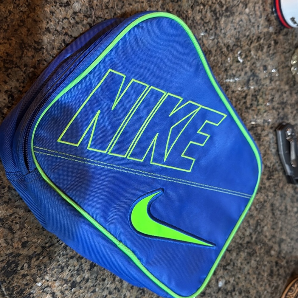 Like new. Nike Lunch bag Insulated Lunch Bag, - Picture 2 of 6